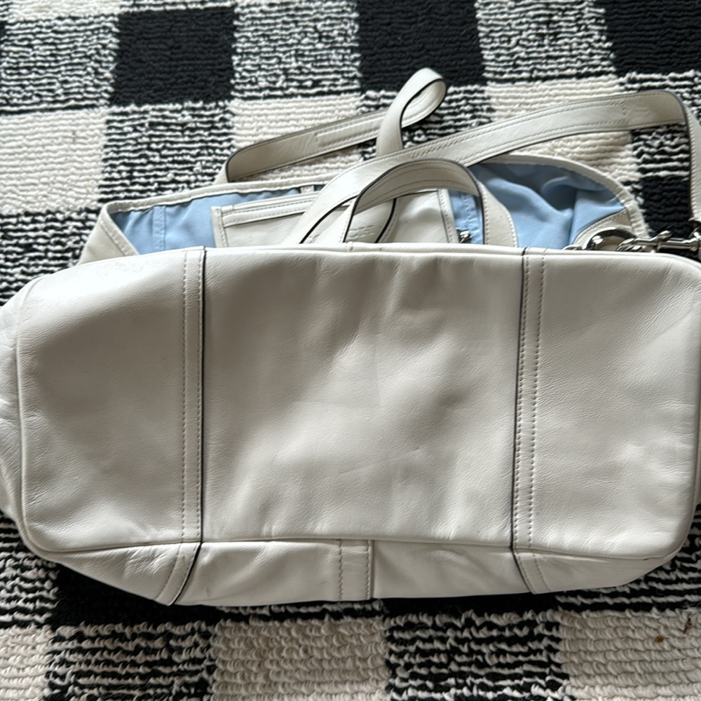 Authentic Excellent used condition Coach White Leather Hobo Bag - Picture 10 of 11